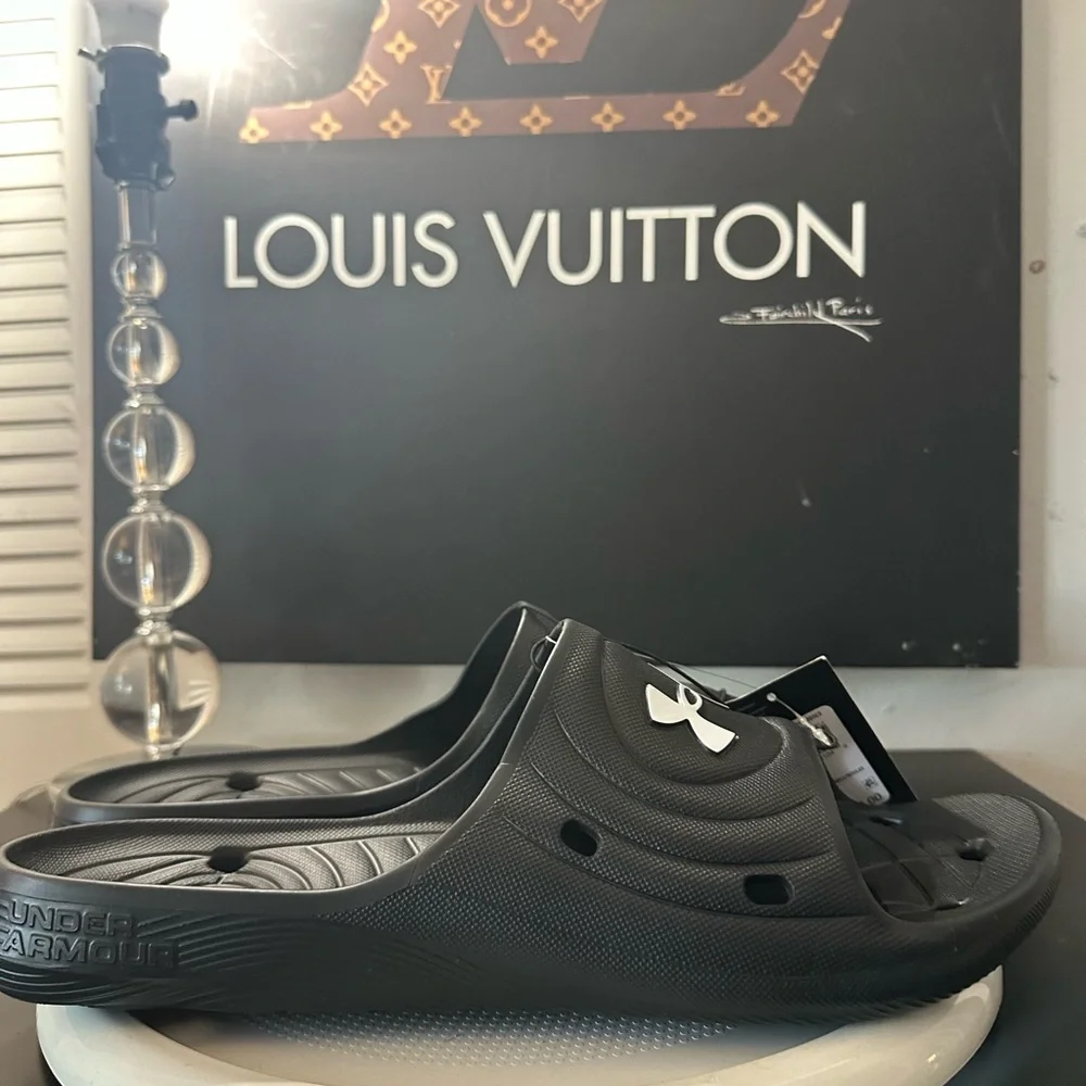 🆕Under Armour Locker IV Slides